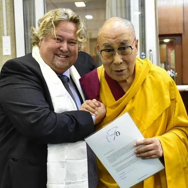 Richard Nilsson-এর সঙ্গে পরম পবিত্র ১৪তম Dalai Lama