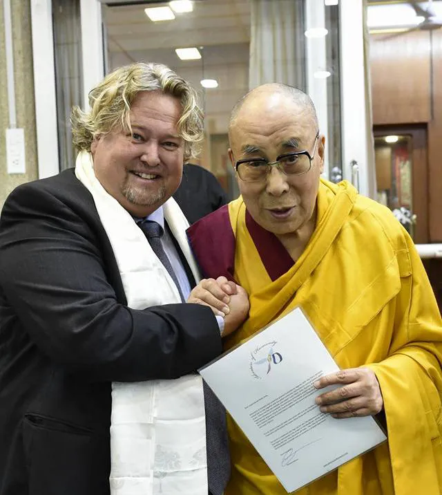 Dalai Lama-র সঙ্গে Richard Nilsson