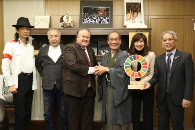 Adventure of Humanity को Kyoto शहर की चाबी मेयर श्री Daisuka Kadokawa से प्राप्त हो रही है
